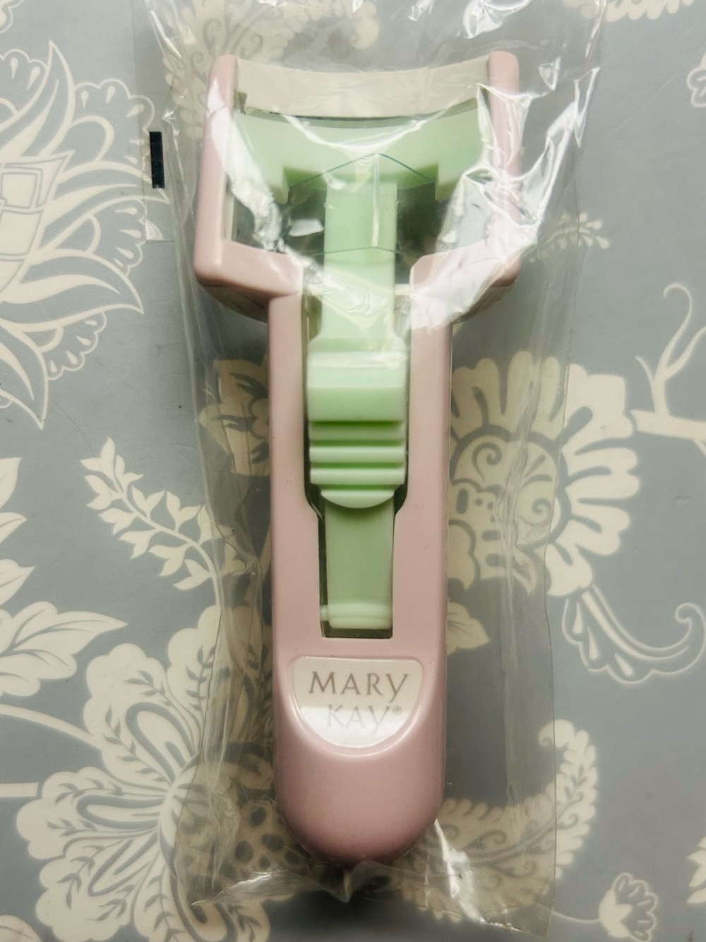 Mary Kay vintage green and pink plastic eyelashe curler brand new